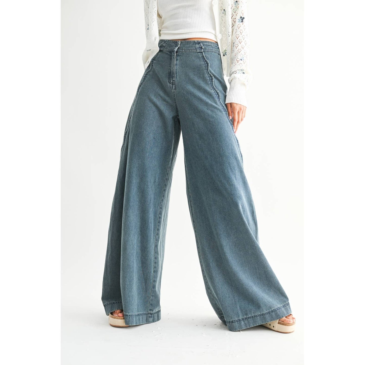 Medium Wash Wide Leg Wavy Trim Jeans
