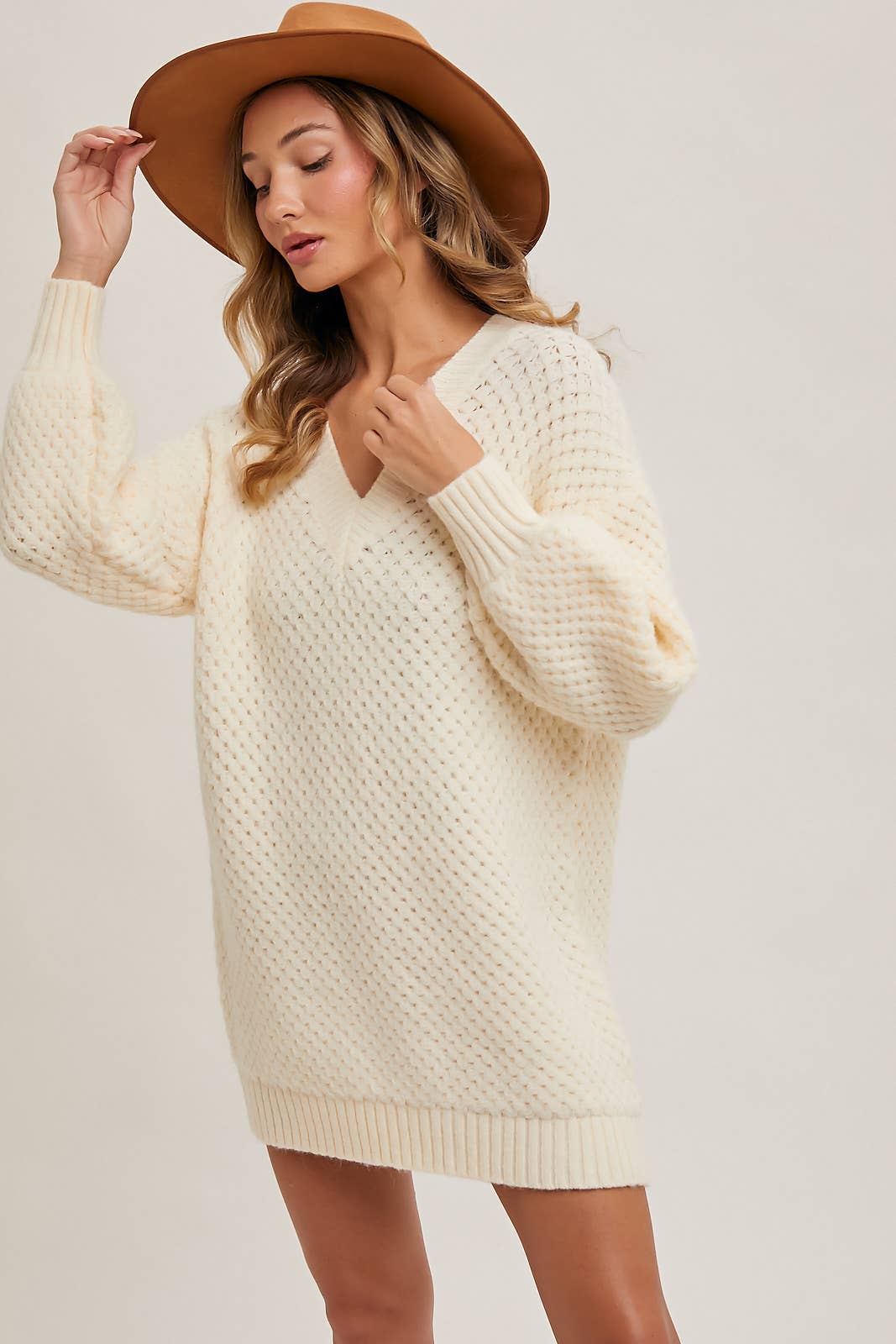 V-NECK BUBBLE SLEEVED KNIT SWEATER TUNIC: CREAM / M/L - Pink Peonies