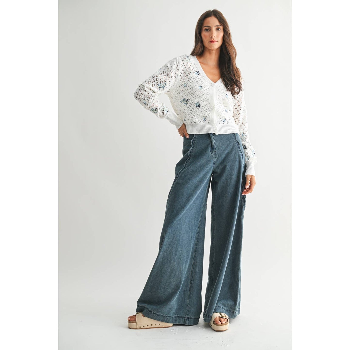 Medium Wash Wide Leg Wavy Trim Jeans
