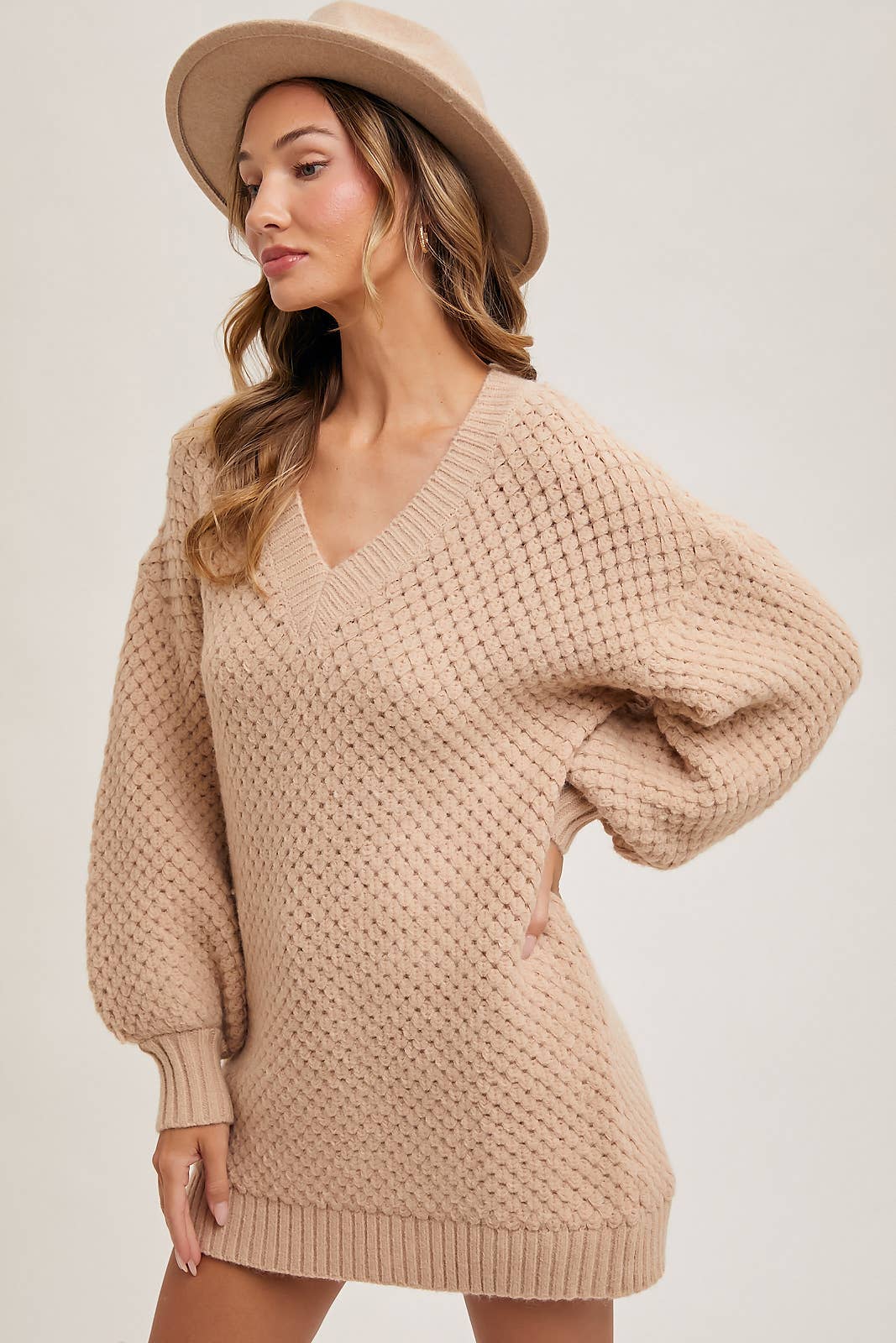 V-NECK BUBBLE SLEEVED KNIT SWEATER TUNIC: CREAM / M/L - Pink Peonies