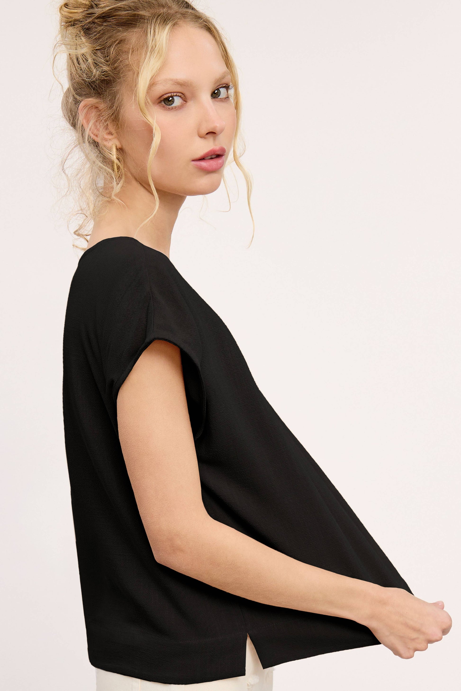 HDT7704-Soft Lightweight Linen Cap Sleeve Top with Side Slit: Black / L - Pink Peonies