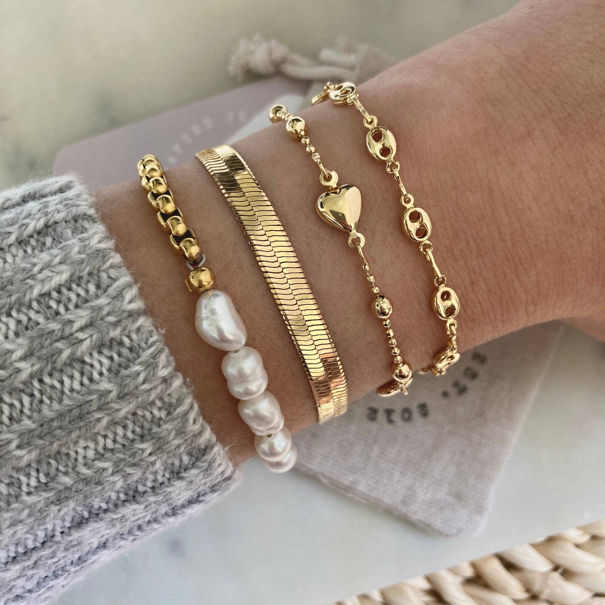 Pearls Bracelet Gold plated box chain adjustable - Pink Peonies
