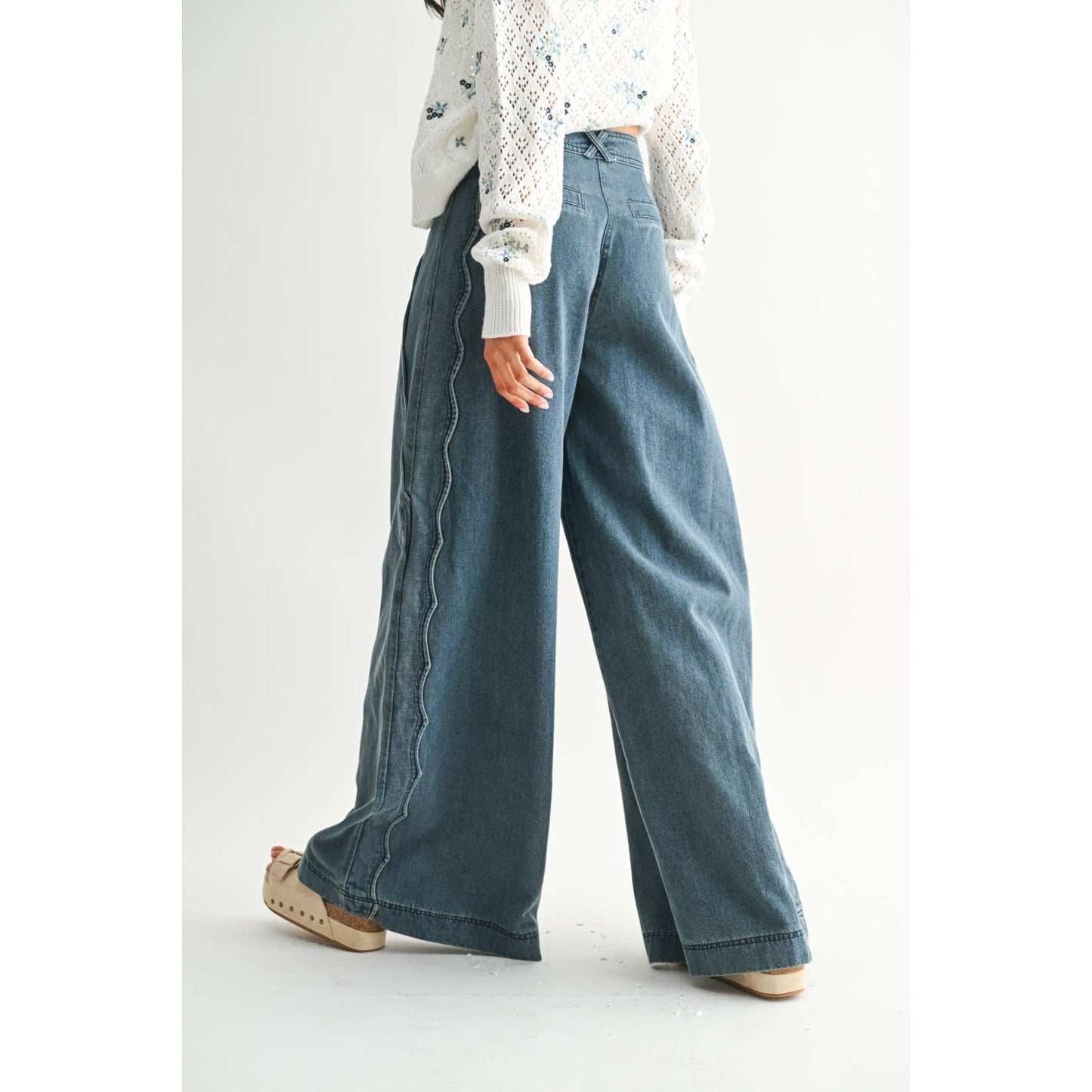 Medium Wash Wide Leg Wavy Trim Jeans