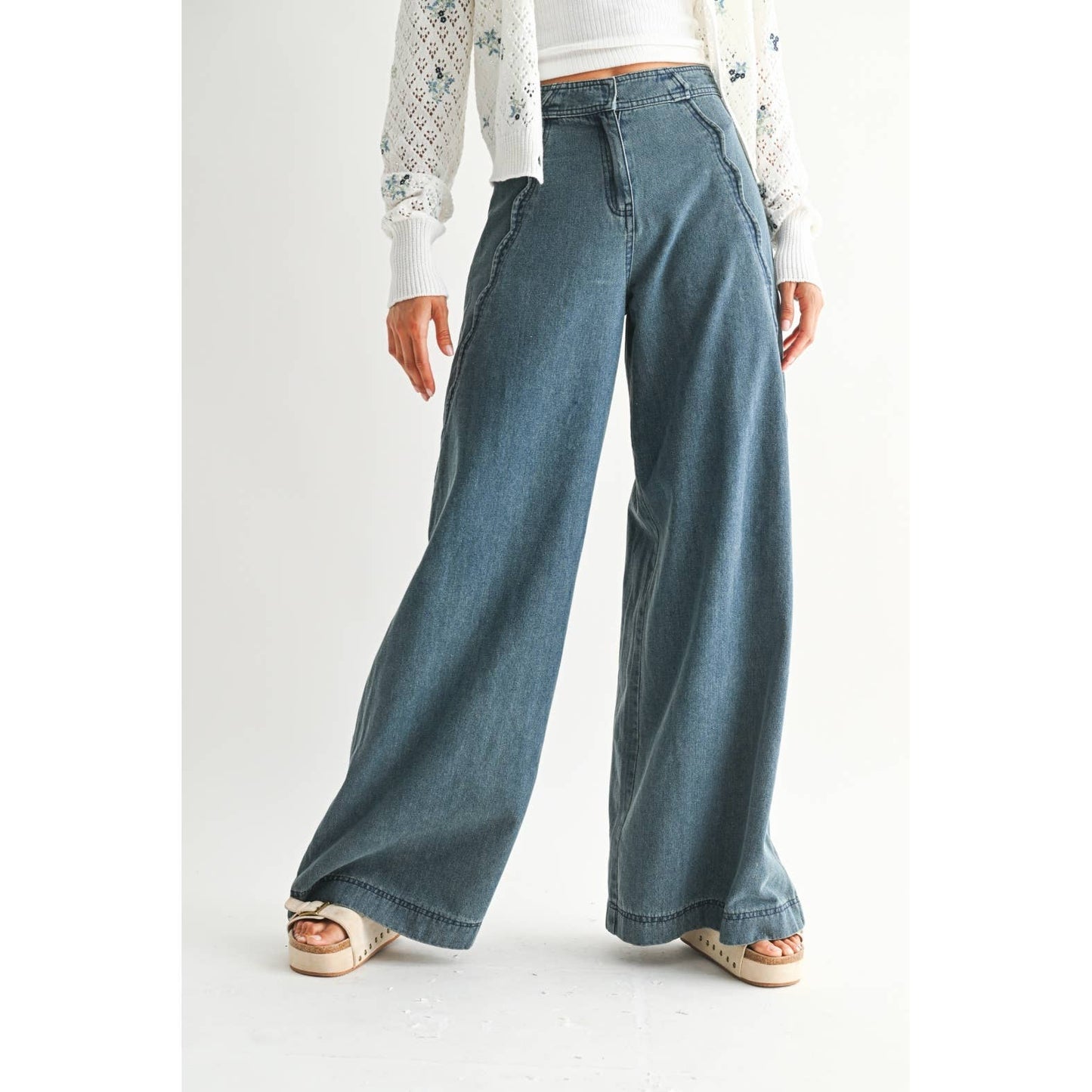 Medium Wash Wide Leg Wavy Trim Jeans